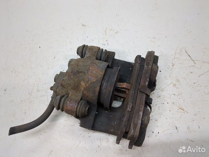 Суппорт левый передний Chrysler Voyager