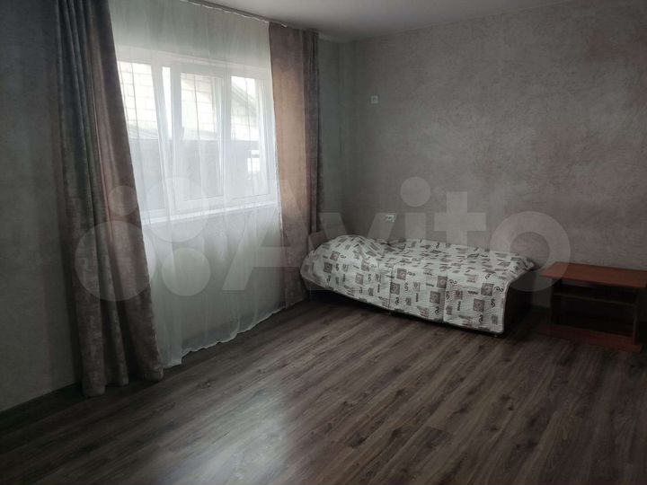 Комната 15 м² в 5-к., 1/2 эт.