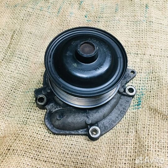 Помпа водяная Mercedes Ом642