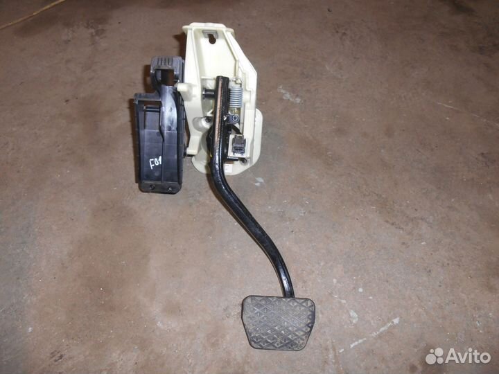 Педаль тормоза-BMW 7er F01/F02 бмв