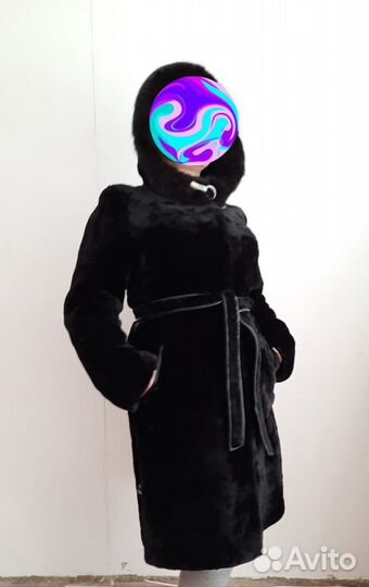 Шуба мутоновая с капюшоном из норки