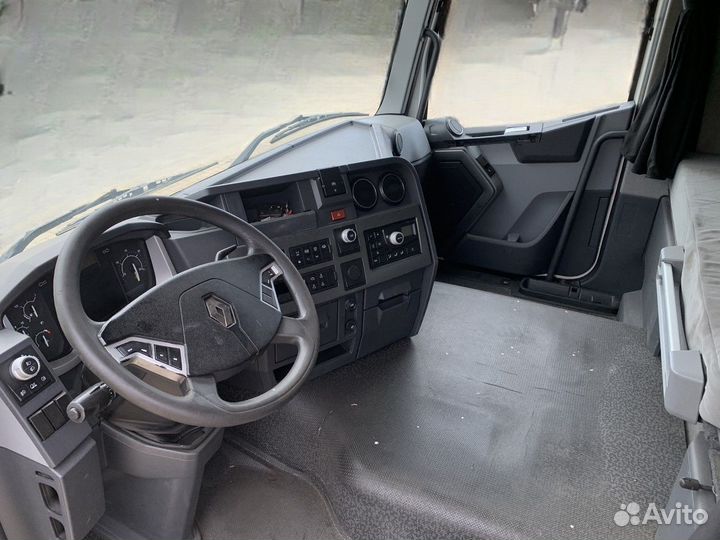 Кабина Рено T в сборе