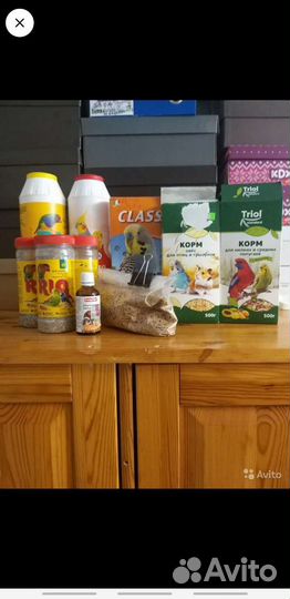 Клетки. Корм для птиц. Аксессуары