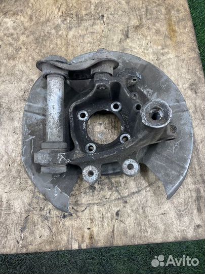 Цапфа задняя правая Bmw 7 E66 N62B44 2002