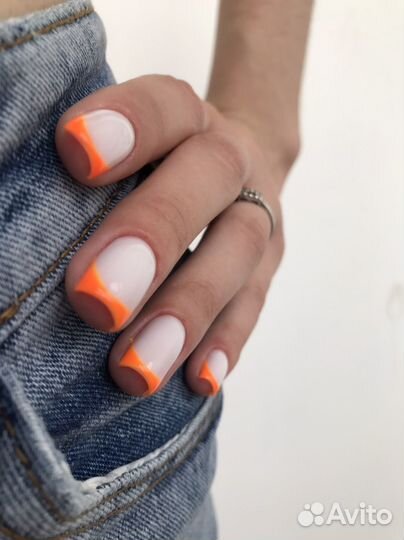 Модель на маникюр