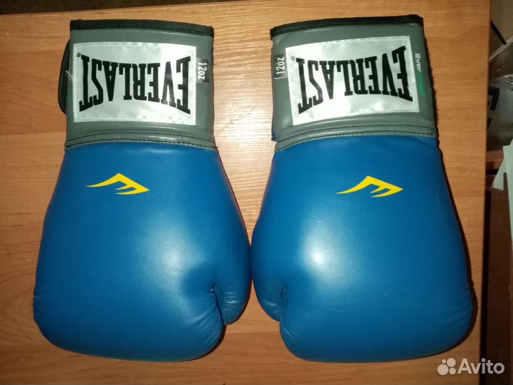 Боксерские перчатки Everlast 12oz