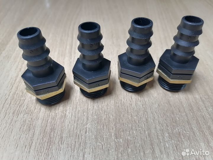 Штуцер для воды