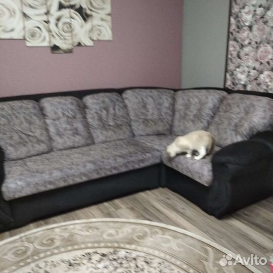 Диван угловой и кресло
