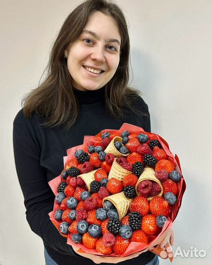 Букет из ягод в вафельных рожках