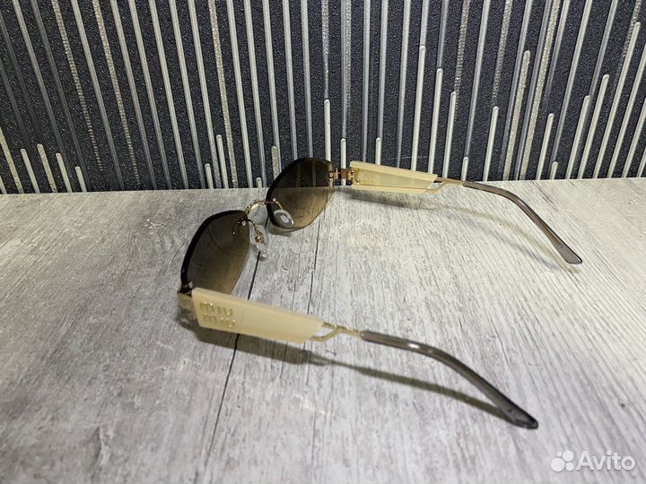 Солнцезащитные очки женские Miu Miu