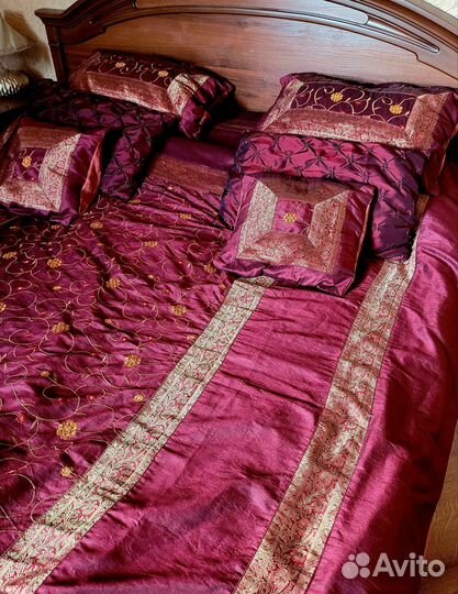 Покрывало с подушками