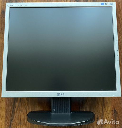 Монитор LG Flatron L1752T 17