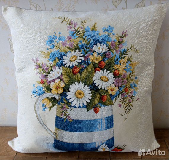 Наволочки гобеленовые с цветочными сюжетами