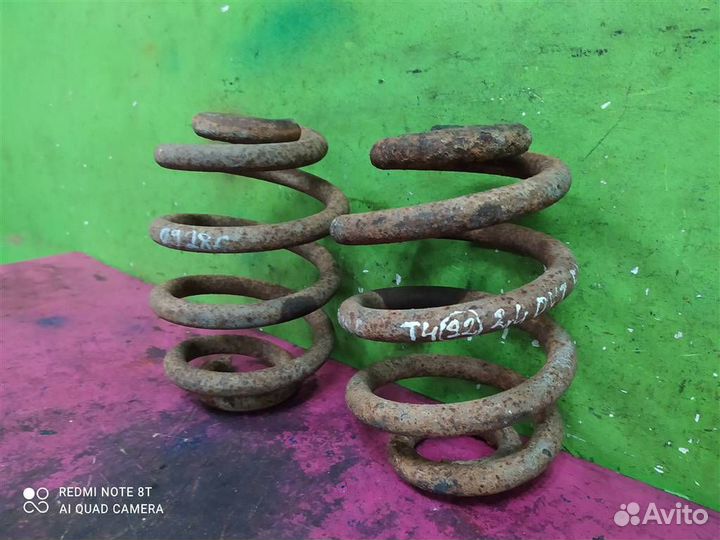 Пружина задняя левая правая 2шт VW Transporter T4