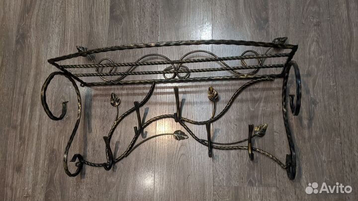 Вешалка кованая настенная