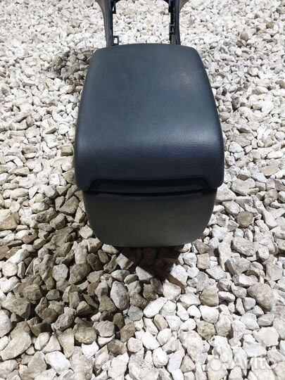 Подлокотник Mazda 3 BL