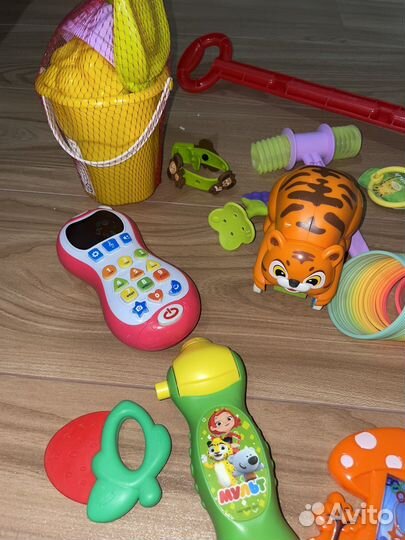 Развивающие игрушки для малышей пакетом