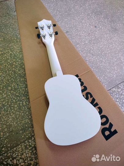 Укулеле белая дека 232