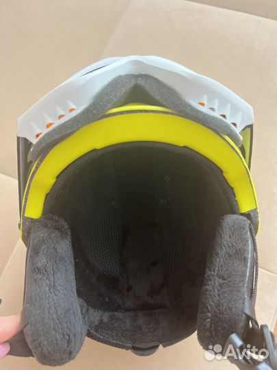 Детский горнолыжный комбинезон, шлем