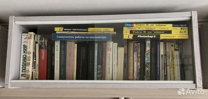 Полка книжная со стеклом