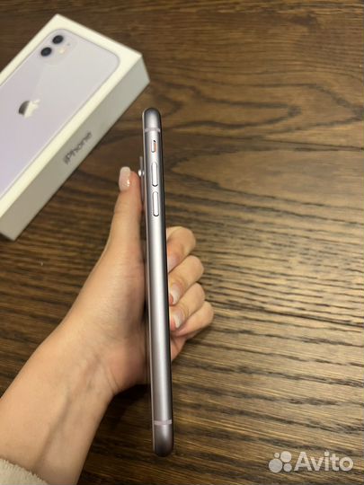 Телефон iPhone 11