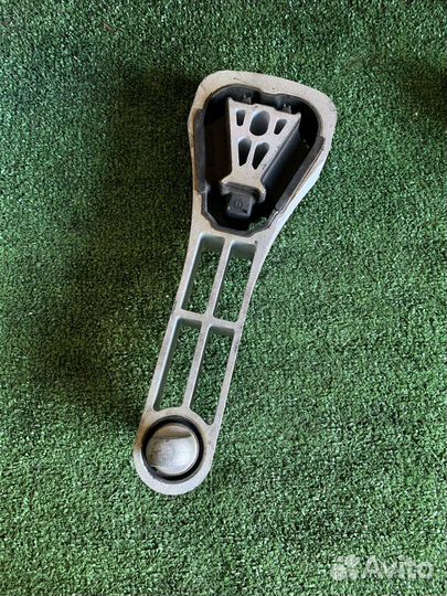 Volvo XC90 2015+ XC60 верхняя опора двигателя