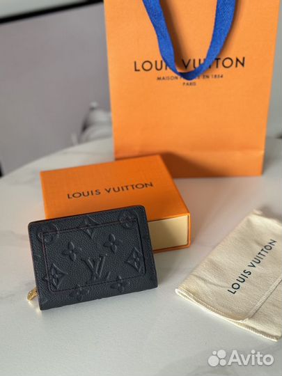 Компактный кошелёк Louis Vuitton Lou LV