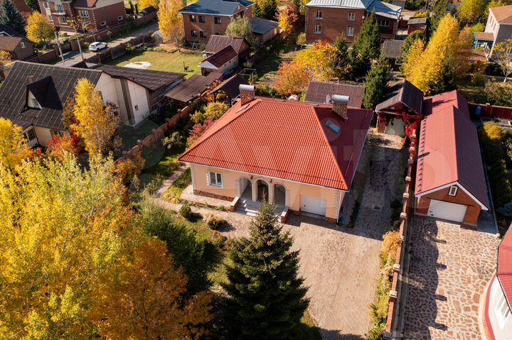 Коттедж 275 м² на участке 15 сот.