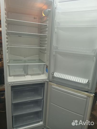 Холодильник indesit