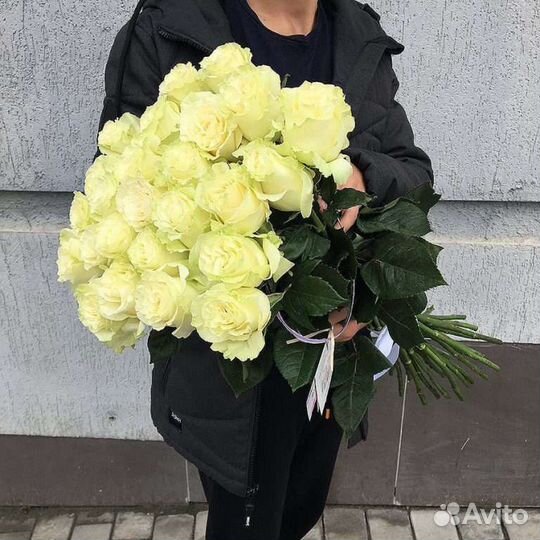 Розы эквадор 9 штук белые, красные