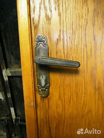 Двери дубовые входные