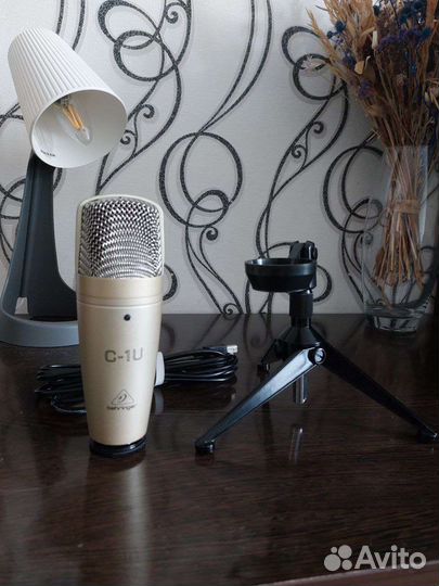 Микрофон студийный Behringer C1U + стойка