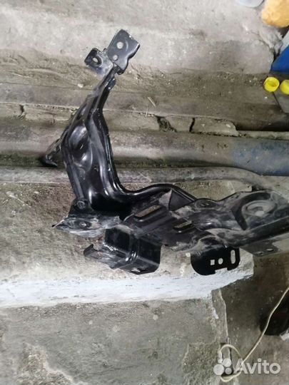 Ford Tourneo Custo Кронштейн блока предохранителей