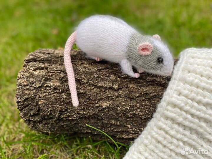 Реалистичная вязаная игрушка крыса в наличии