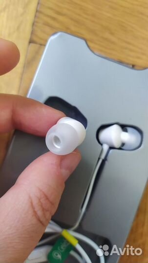 Гарнитура- наушники Celebrat (новая)