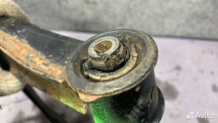 Рычаг передний левый Volkswagen Amarok