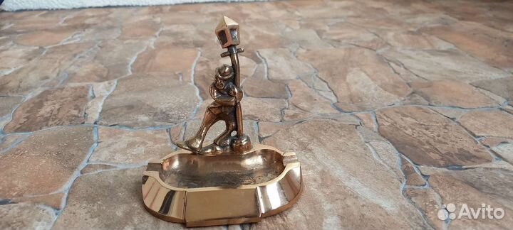 Бронзовая декоративная пепельница