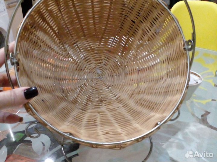 Корзина плетеная. Ротанг+металл