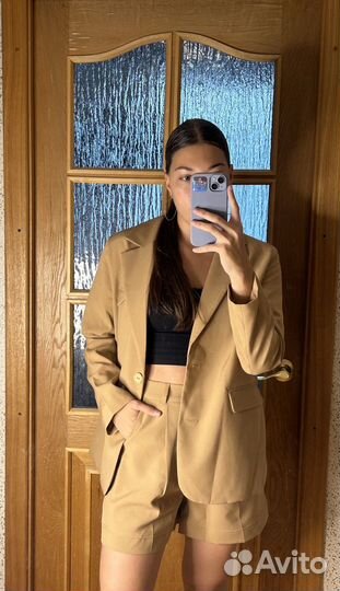 Костюм С шортами размер 42-44 новый +пиджак