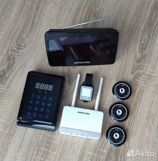 Кнопка вызова официанта, пейджер-часы, табло, пуль