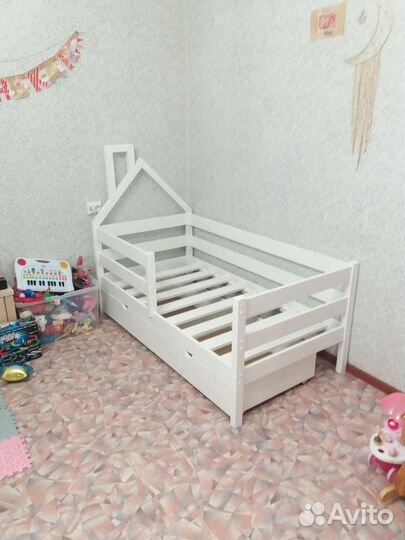 Детская кровать домик