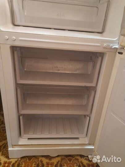 Холодильник бу Hotpoint Ariston