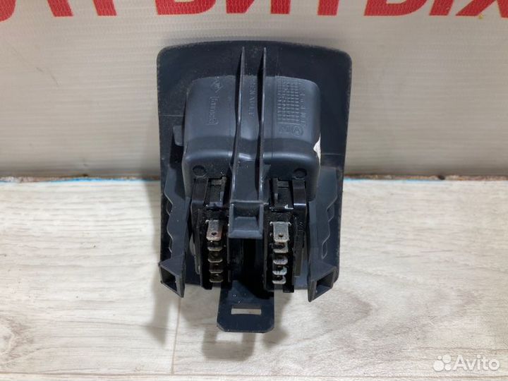 Блок управления стеклоподъемниками передний левый