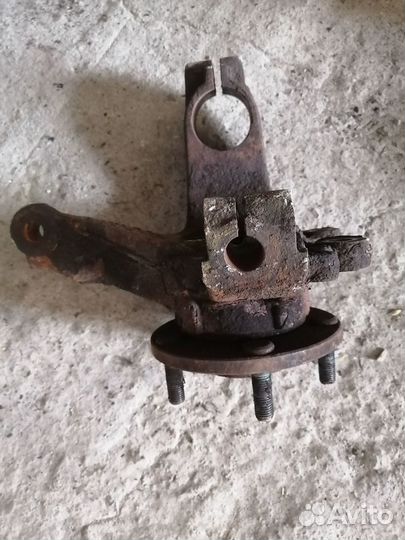 Ступица передняя левая Mazda 3 BK