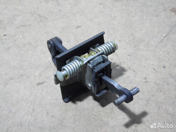 Ограничитель двери передний левый Ситроен С4