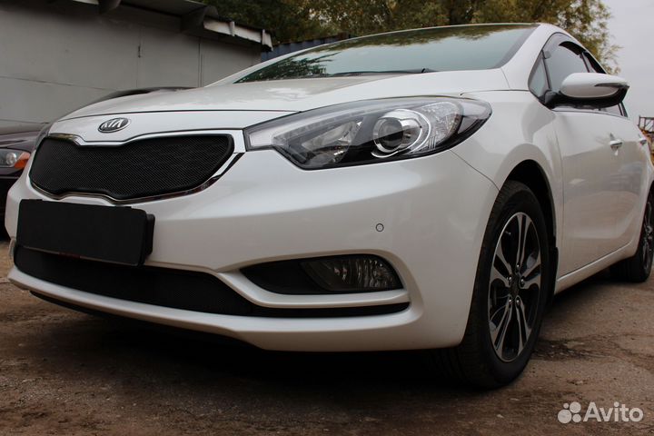 Защитная сетка радиатора низ черная Kia Cerato (20