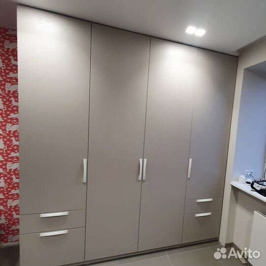 Шкаф на заказ в гостиную