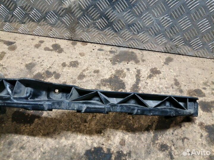 Кронштейн бампера передний левый Skoda Octavia A5