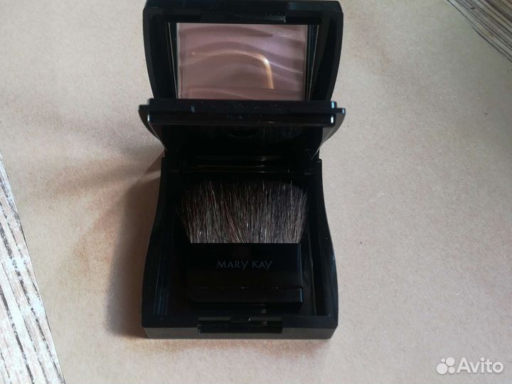 Хайлайтер, бронзирующая мерцающая пудра в футляре