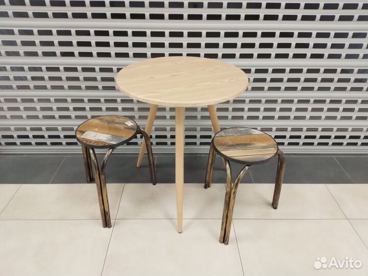 Журнальный столик